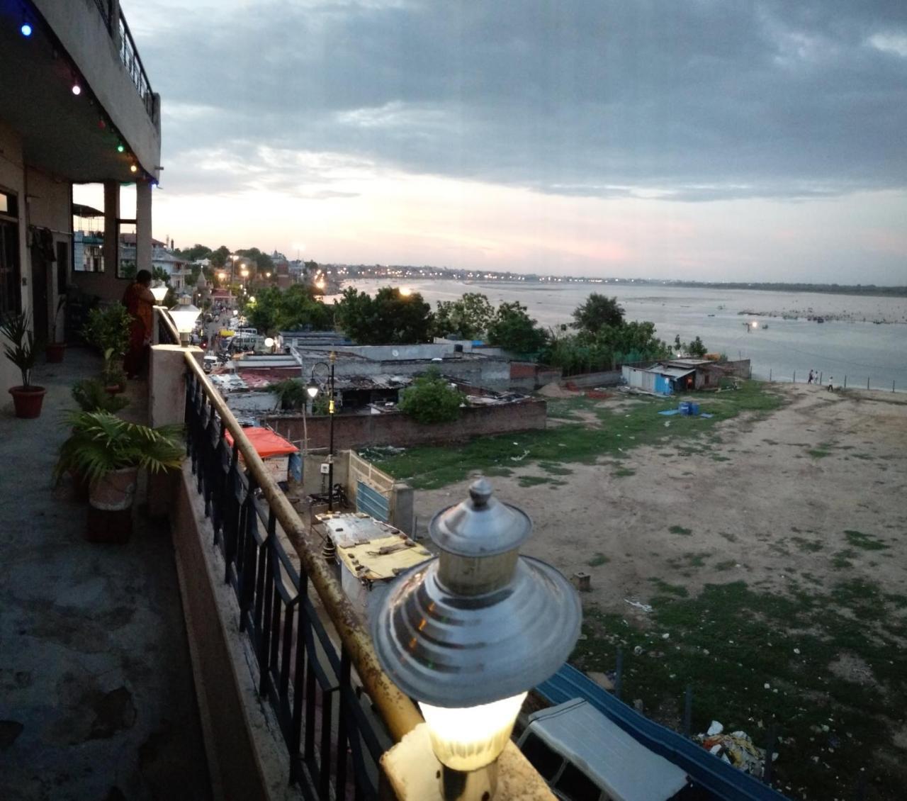 Ganga Paying Guest House Varanasi Bagian luar foto